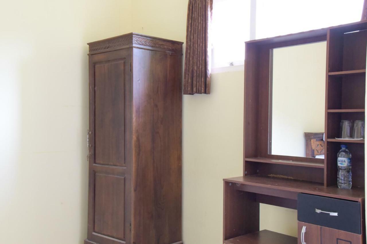 RedDoorz Syariah near Balai Kota Probolinggo 2 Hotel Bagian luar foto