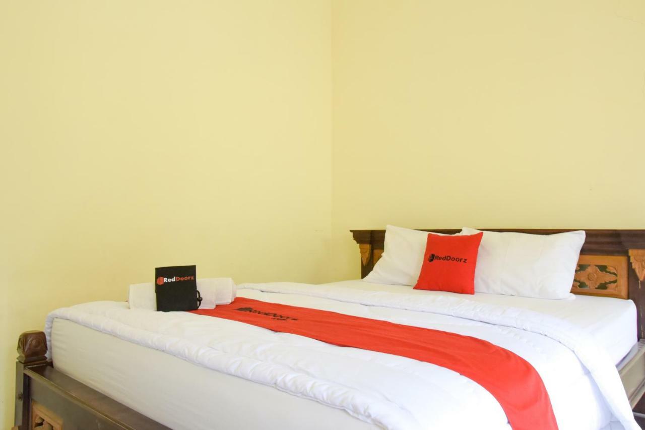 RedDoorz Syariah near Balai Kota Probolinggo 2 Hotel Bagian luar foto
