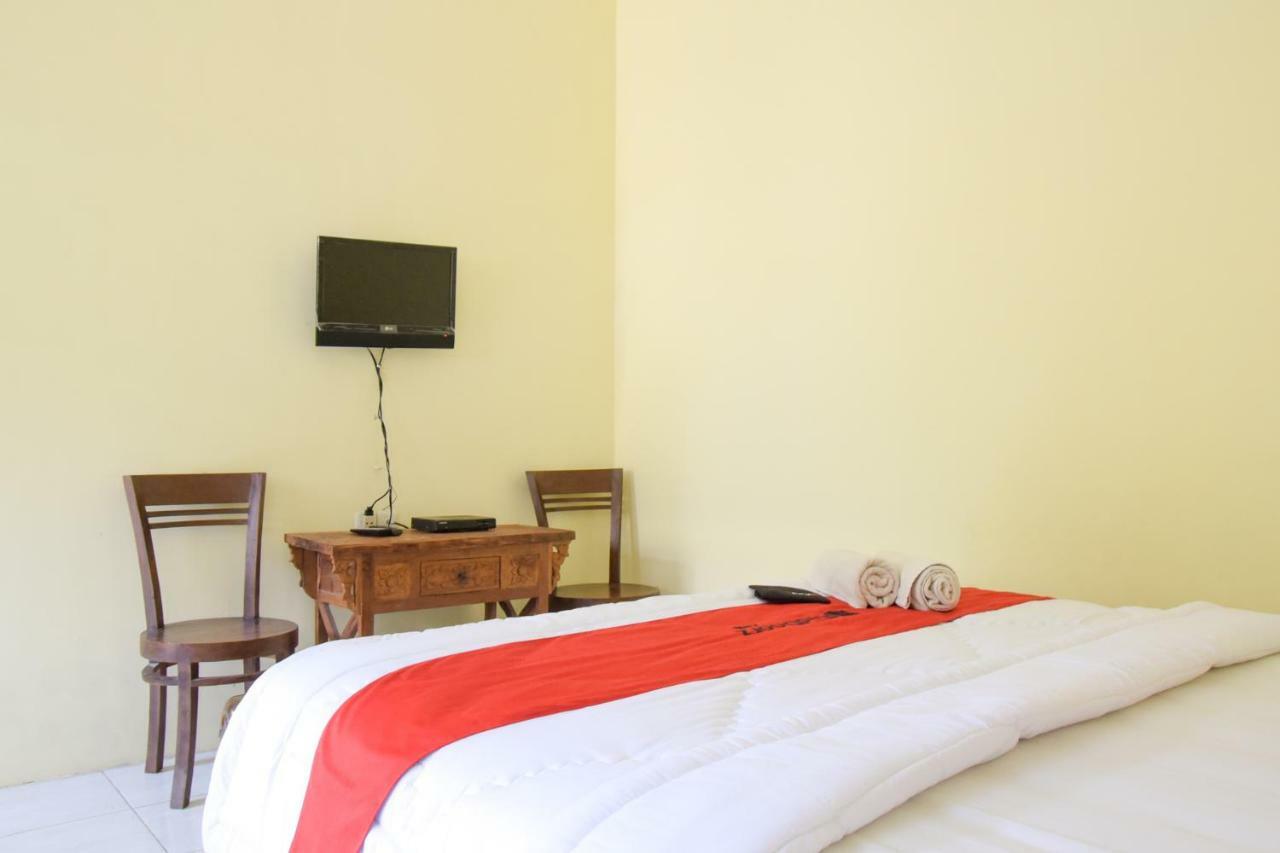 RedDoorz Syariah near Balai Kota Probolinggo 2 Hotel Bagian luar foto