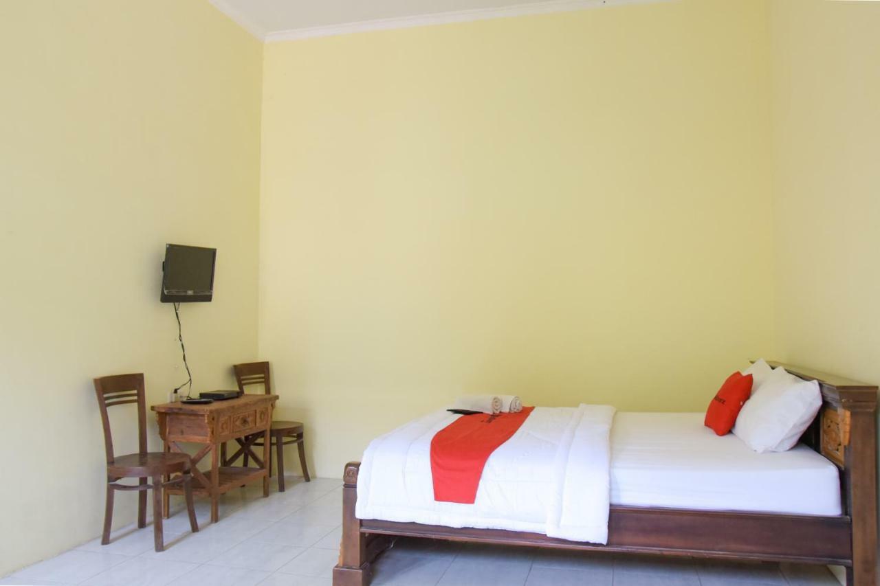 RedDoorz Syariah near Balai Kota Probolinggo 2 Hotel Bagian luar foto