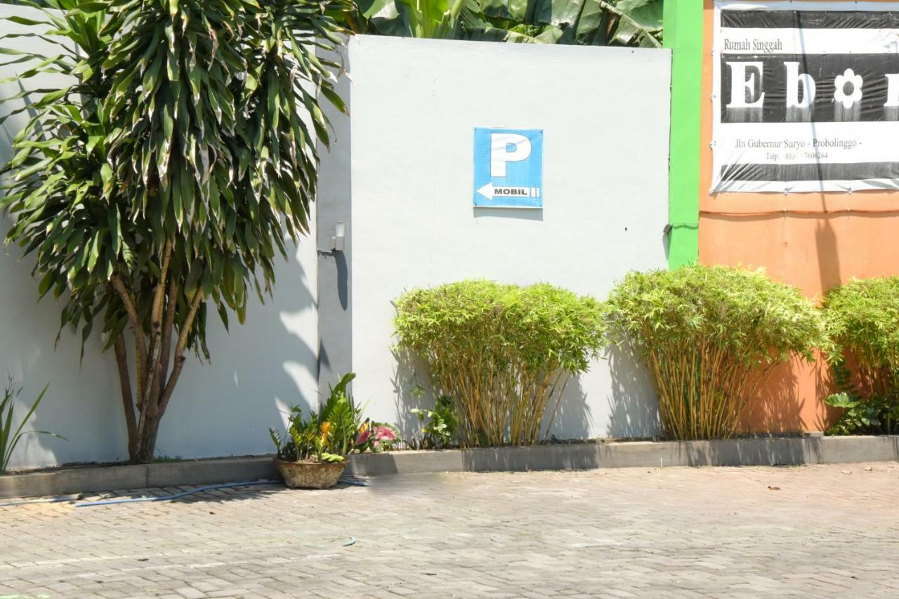 RedDoorz Syariah near Balai Kota Probolinggo 2 Hotel Bagian luar foto