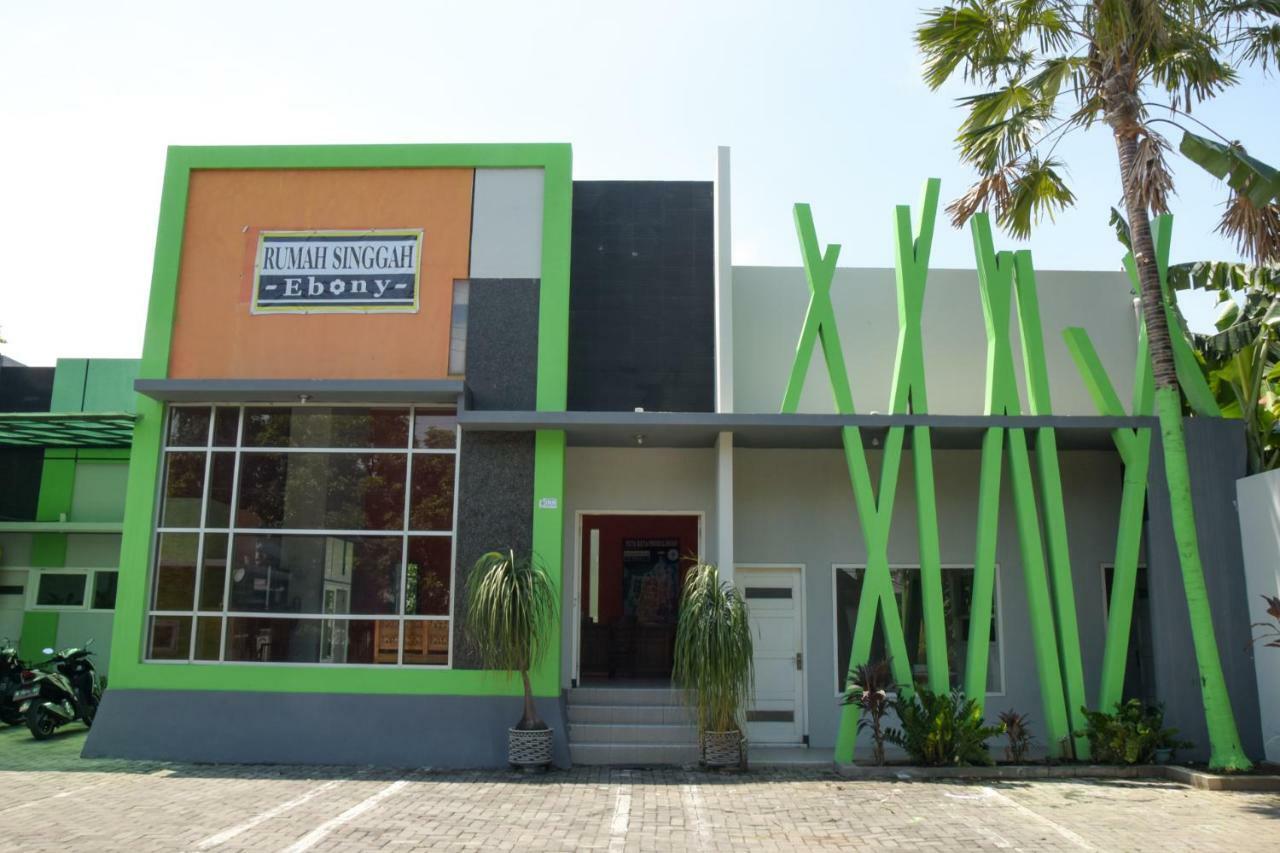 RedDoorz Syariah near Balai Kota Probolinggo 2 Hotel Bagian luar foto